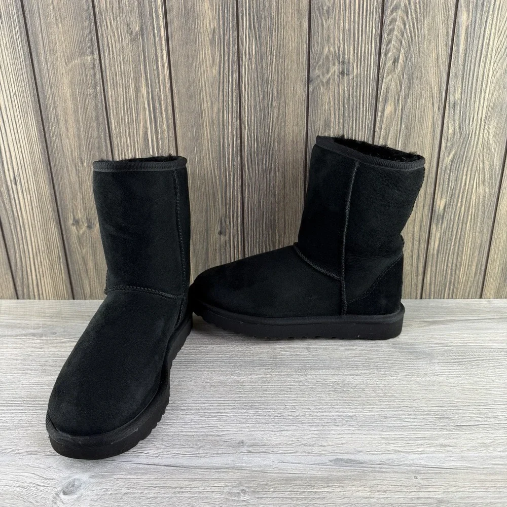 UGG Classic Short II Boots Womens 7 Black Suede Sheepskin Lined Winter Pull On